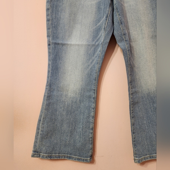 LOFT Women’s Curvy High Waist Kick Crop Jeans, Staple Mid Indigo Wash, size 29/8 - Picture 4 of 15